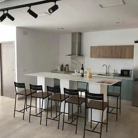 Semesterbostad El Pez Casa Con Piscina Climatizada